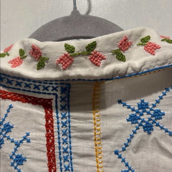 FARM RIO embroidered cross stitch grandma button down top - Picture 11 of 11